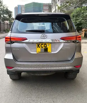 Toyota Fortuner 2.8 D AWD 2017 Gold
