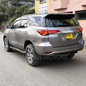 Toyota Fortuner 2.8 D AWD 2017 Gold