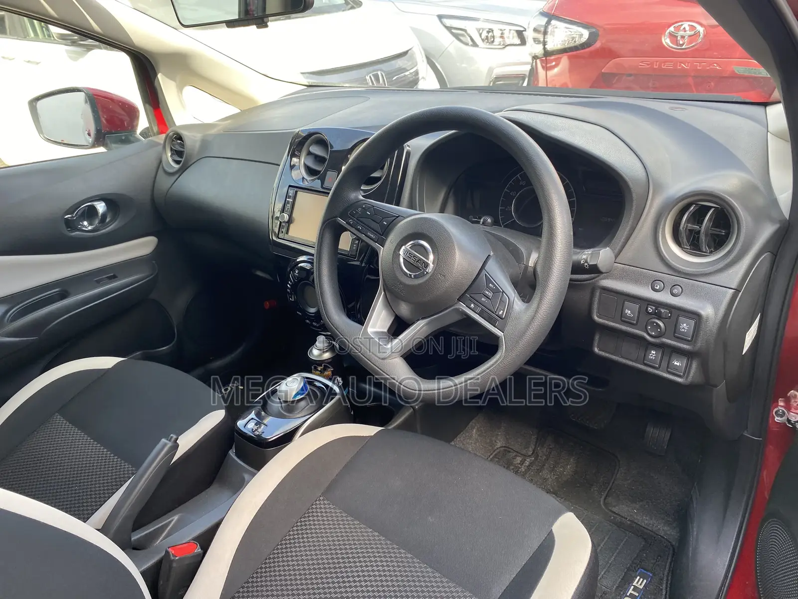 Nissan Note 2018 Red
