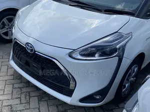 Toyota Sienta 2018 White