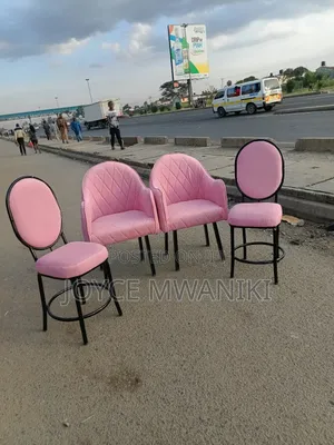 4 Manicure Baby Pink Seats 