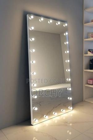 Makeup Mirror - main view