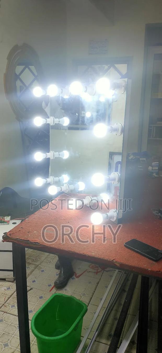 Makeup Mirror - thumbnail 3