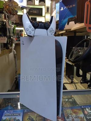 Digital Ps5 STD With Original Controller and All Cables - main view