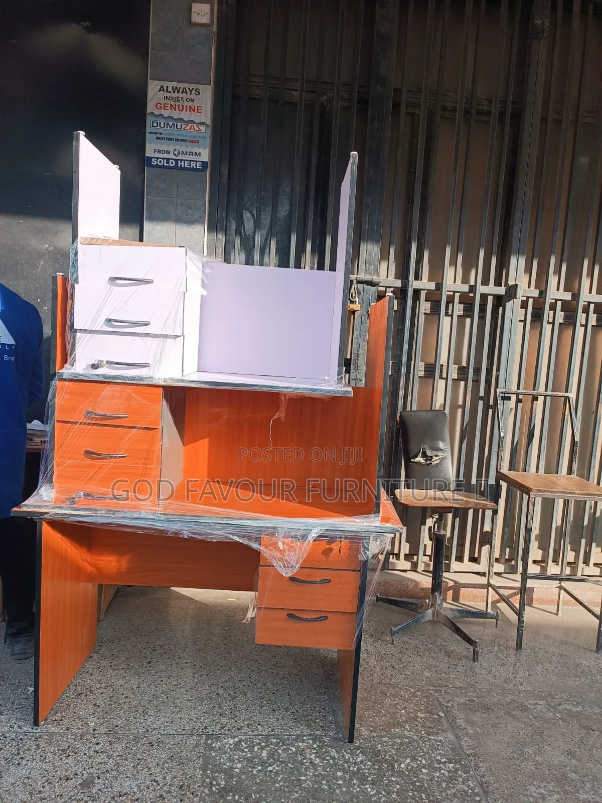 0.9m Generic Wooden Office Desk/Table Yp9j