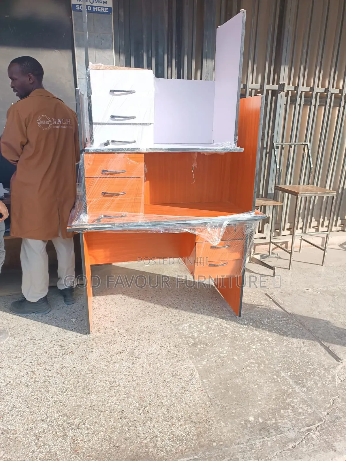 1.2m Lockable Office Desk With Drawers Yp9v