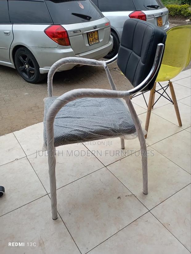 Simple Smooth Visitors Office Chair - main view