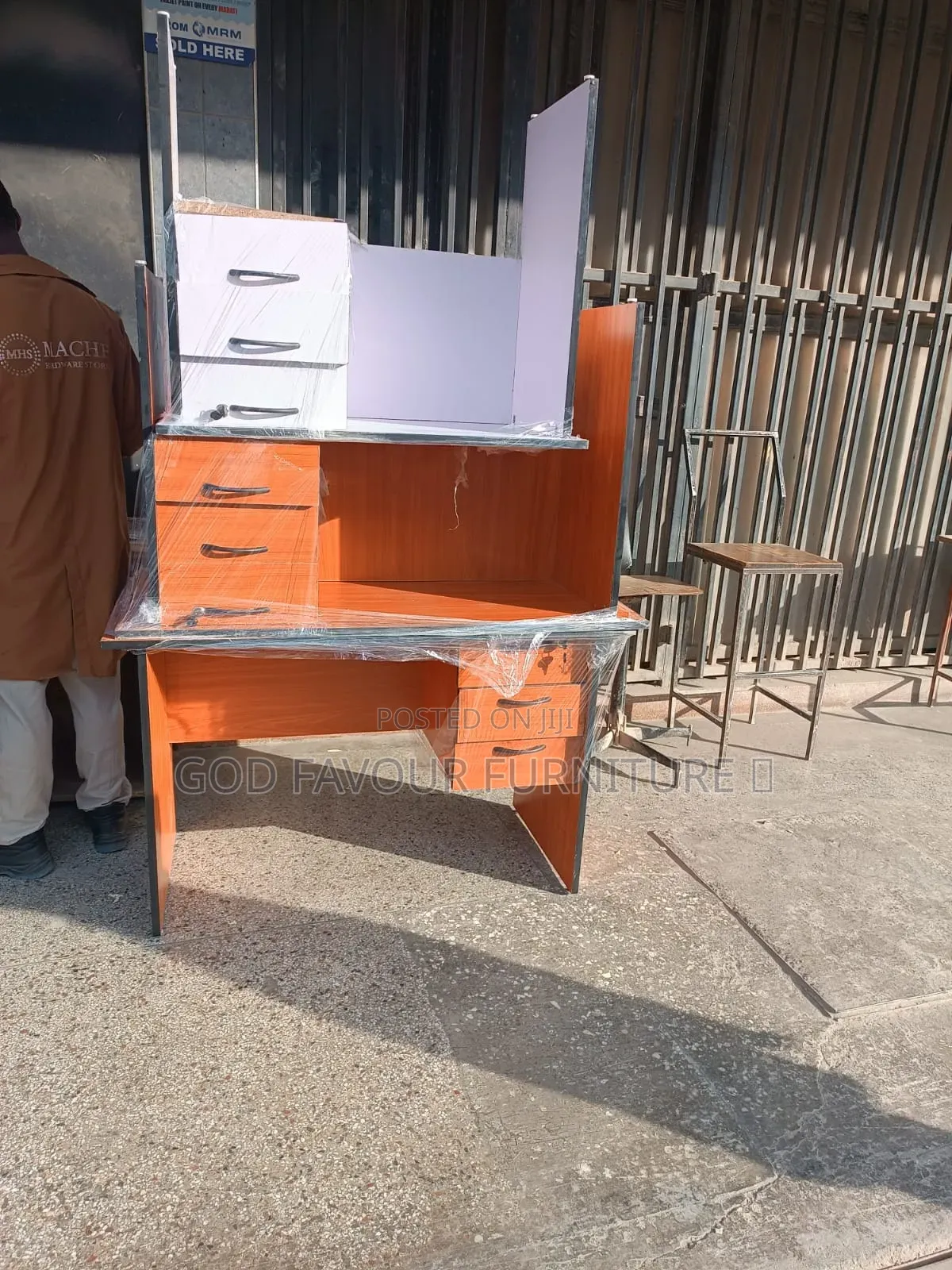 1.2m Walnut Wooden Office Desk With Drawers Tq2m