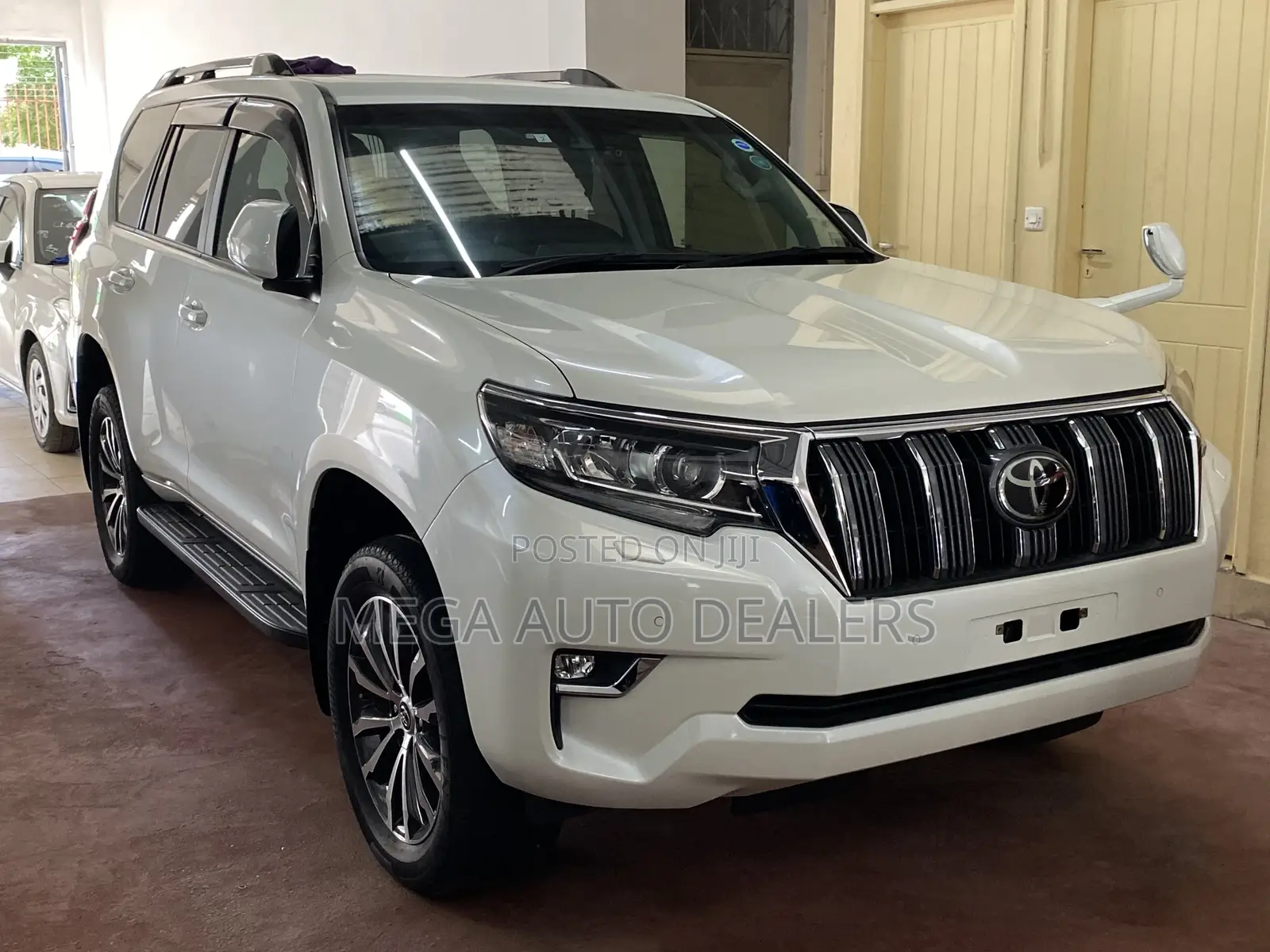 Toyota Land Cruiser Prado 2018 Off white
