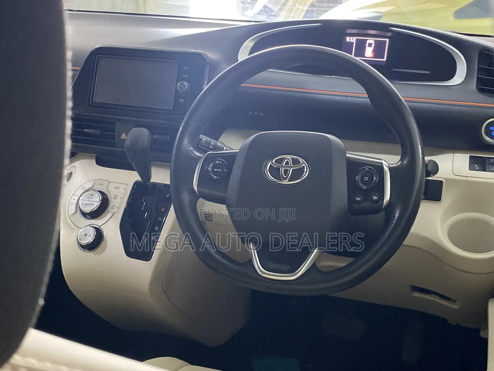 Toyota Sienta 2018 Yellow