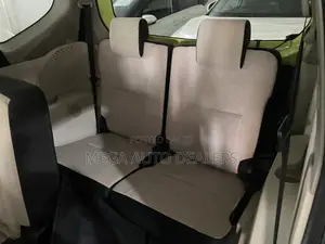 Toyota Sienta 2018 Yellow