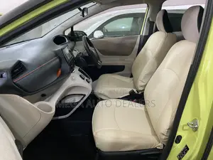 Toyota Sienta 2018 Yellow