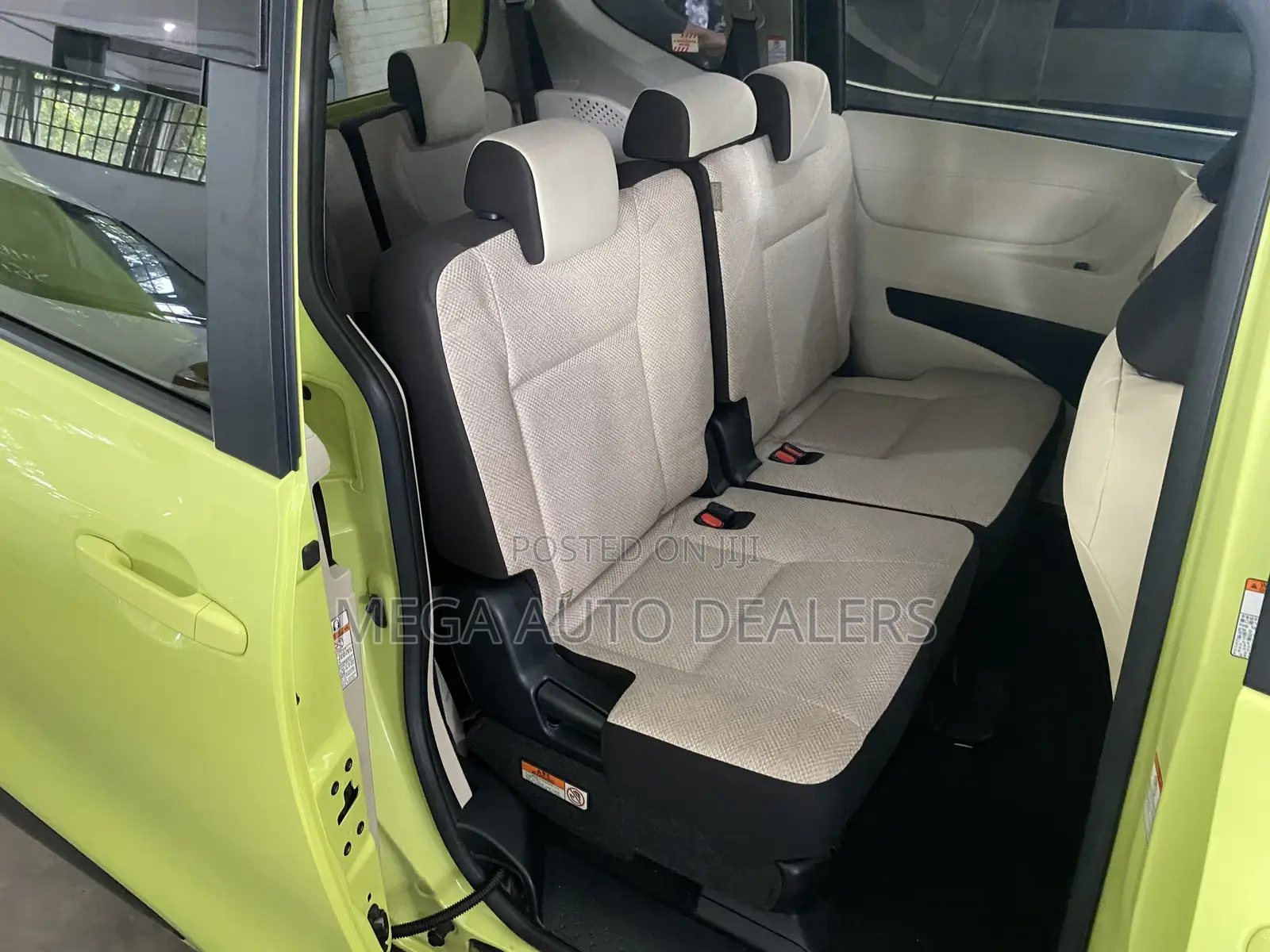 Toyota Sienta 2018 Yellow