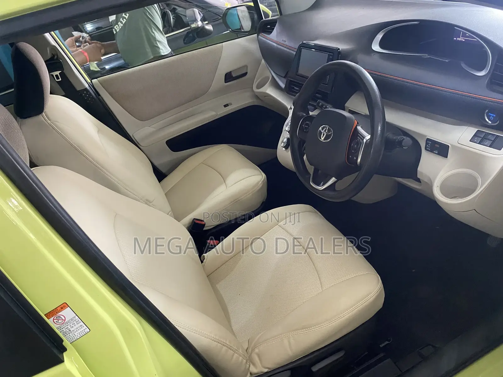 Toyota Sienta 2018 Yellow