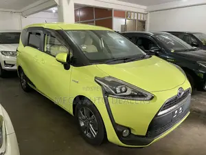 Toyota Sienta 2018 Yellow