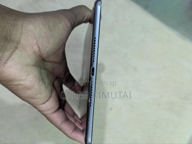 Apple iPad mini 5 64 GB Gray - thumbnail 4