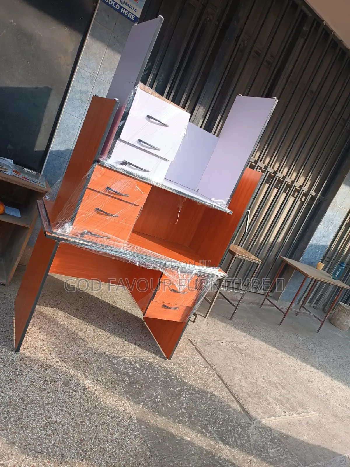 0.9m Modern Office Desk With Lockable Drawers Bh5t
