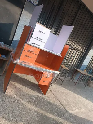 0.9m Modern Office Desk With Lockable Drawers Bh5t