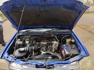 Isuzu D-MAX 2013 Blue
