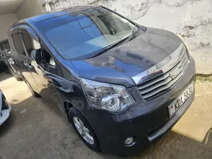 Toyota Noah 2014 Gray