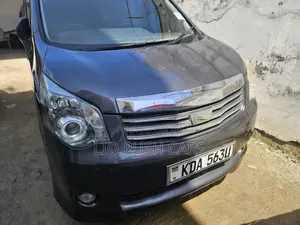Toyota Noah 2014 Gray