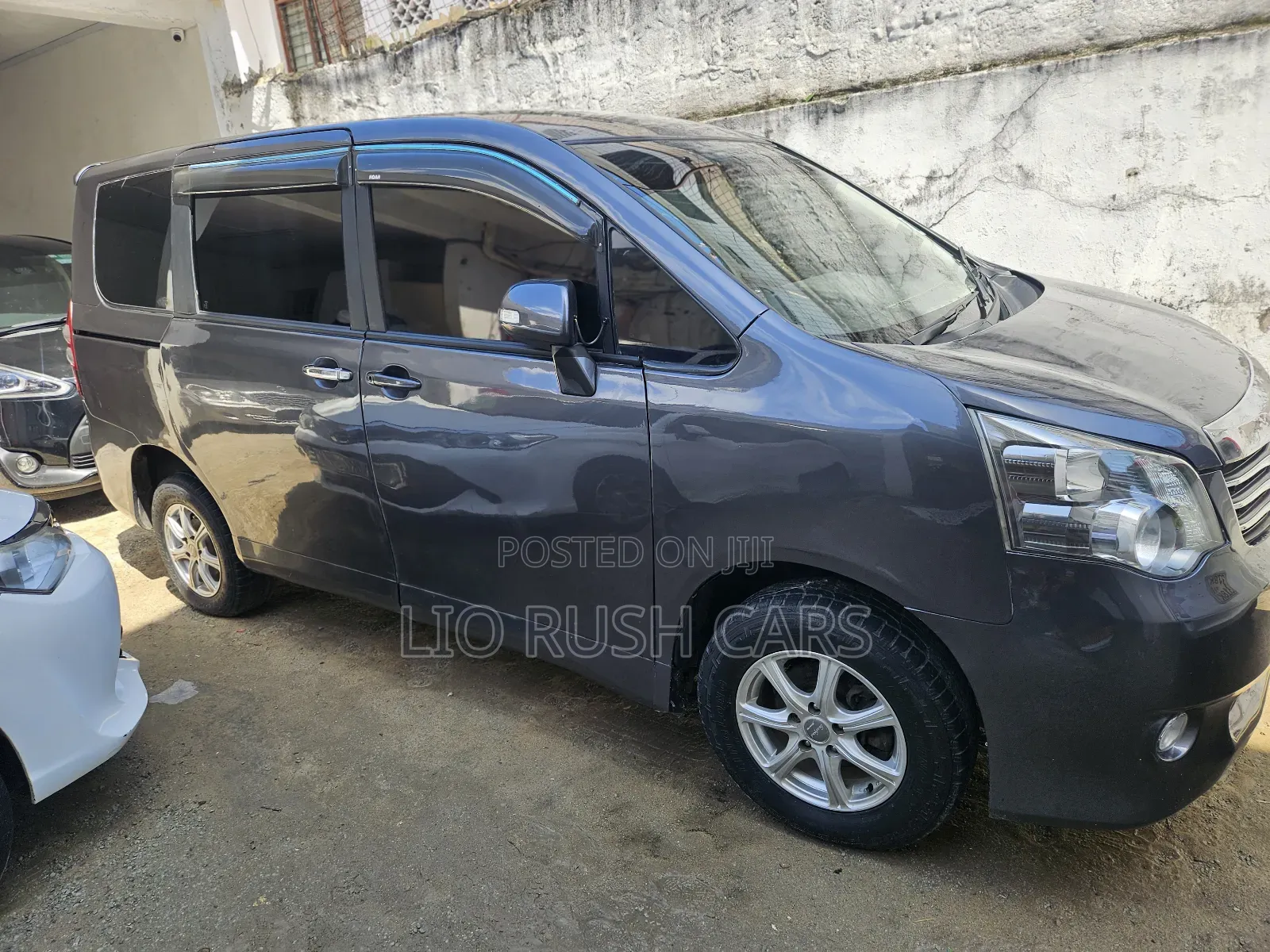 Toyota Noah 2014 Gray