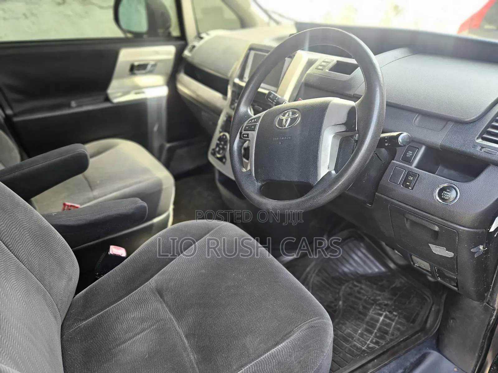 Toyota Noah 2014 Gray