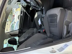 Volkswagen Golf 2018 Pearl
