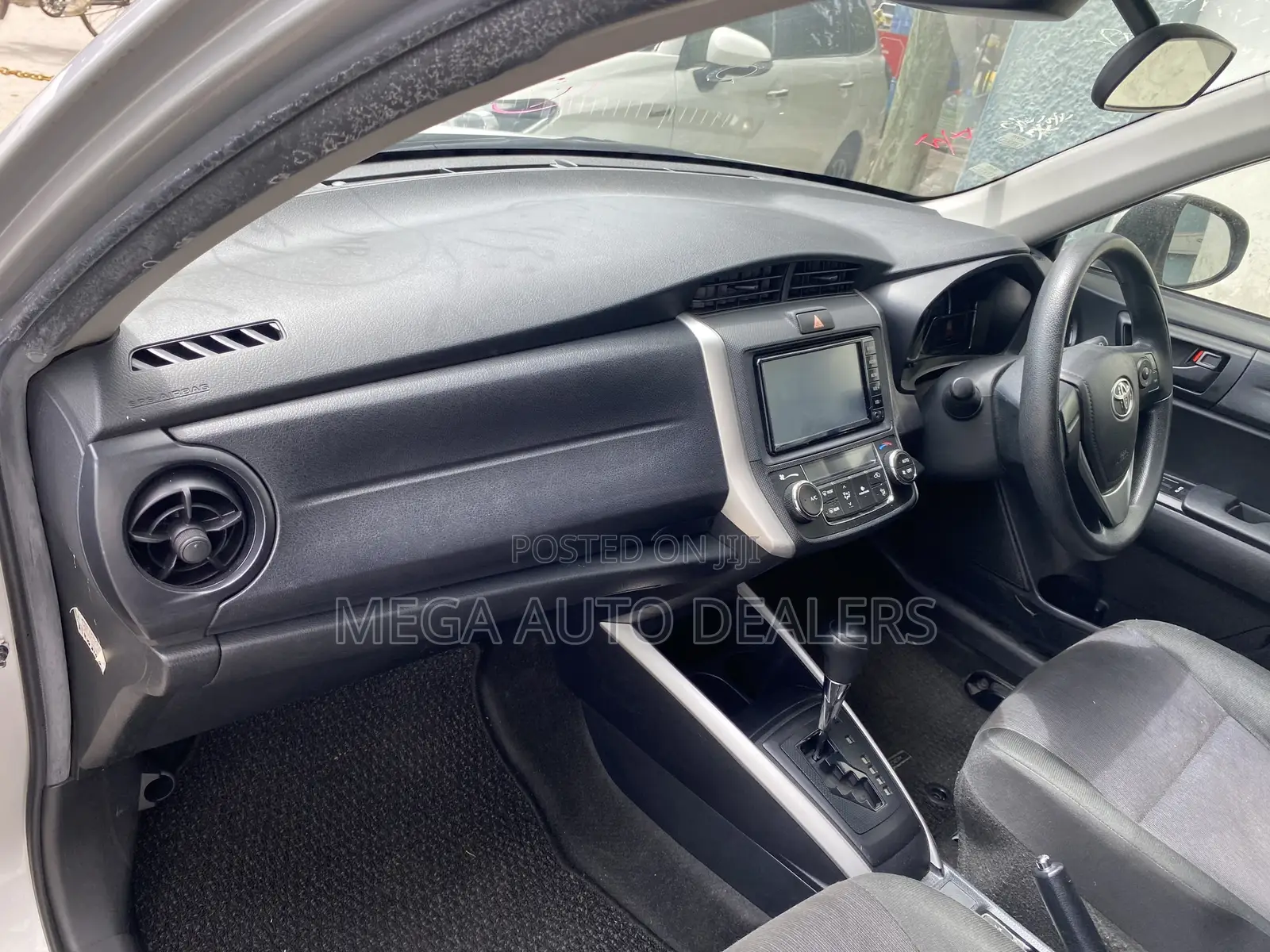 Toyota Corolla Fielder 2018 Silver