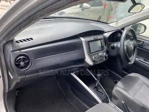Toyota Corolla Fielder 2018 Silver