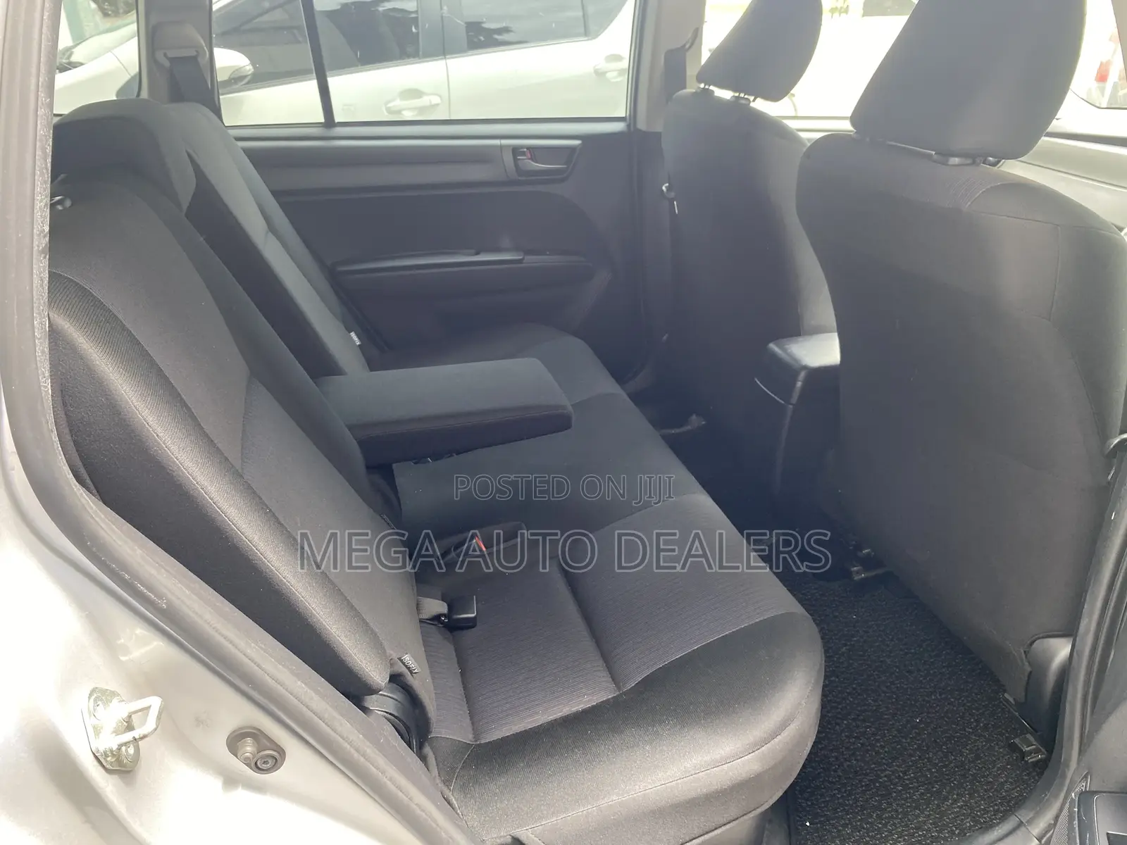 Toyota Corolla Fielder 2018 Silver