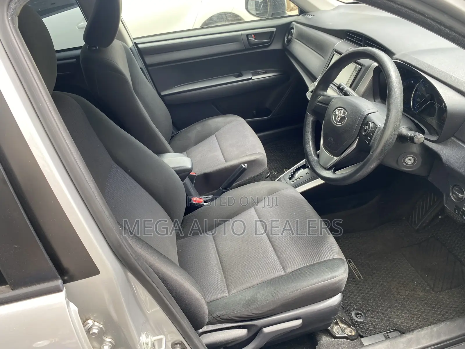 Toyota Corolla Fielder 2018 Silver