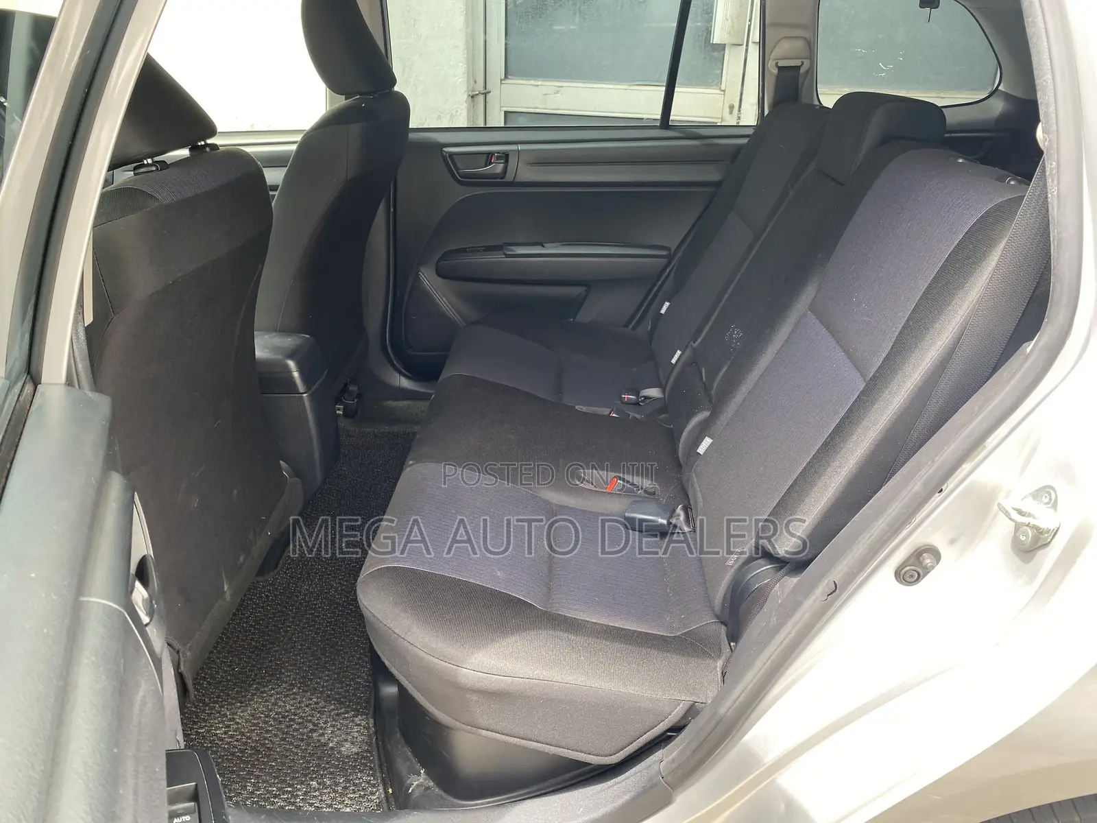 Toyota Corolla Fielder 2018 Silver