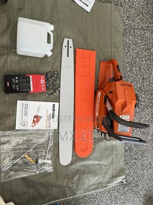 High-Torque Petrol Chainsaw for Fast Tree Cutting - thumbnail 2