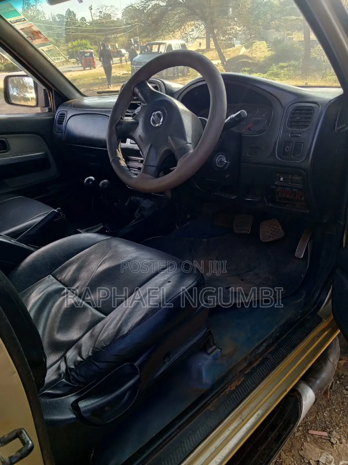 Nissan Navara 1999 Gold