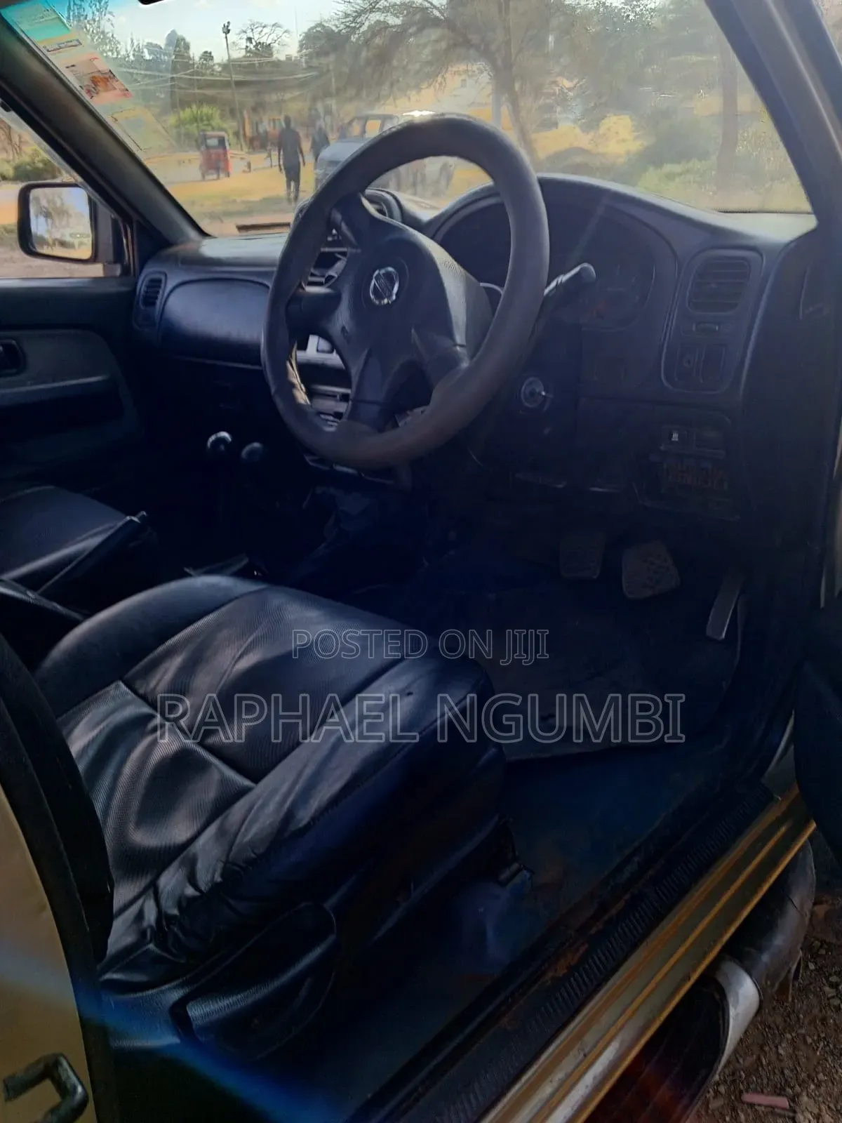 Nissan Navara 1999 Gold