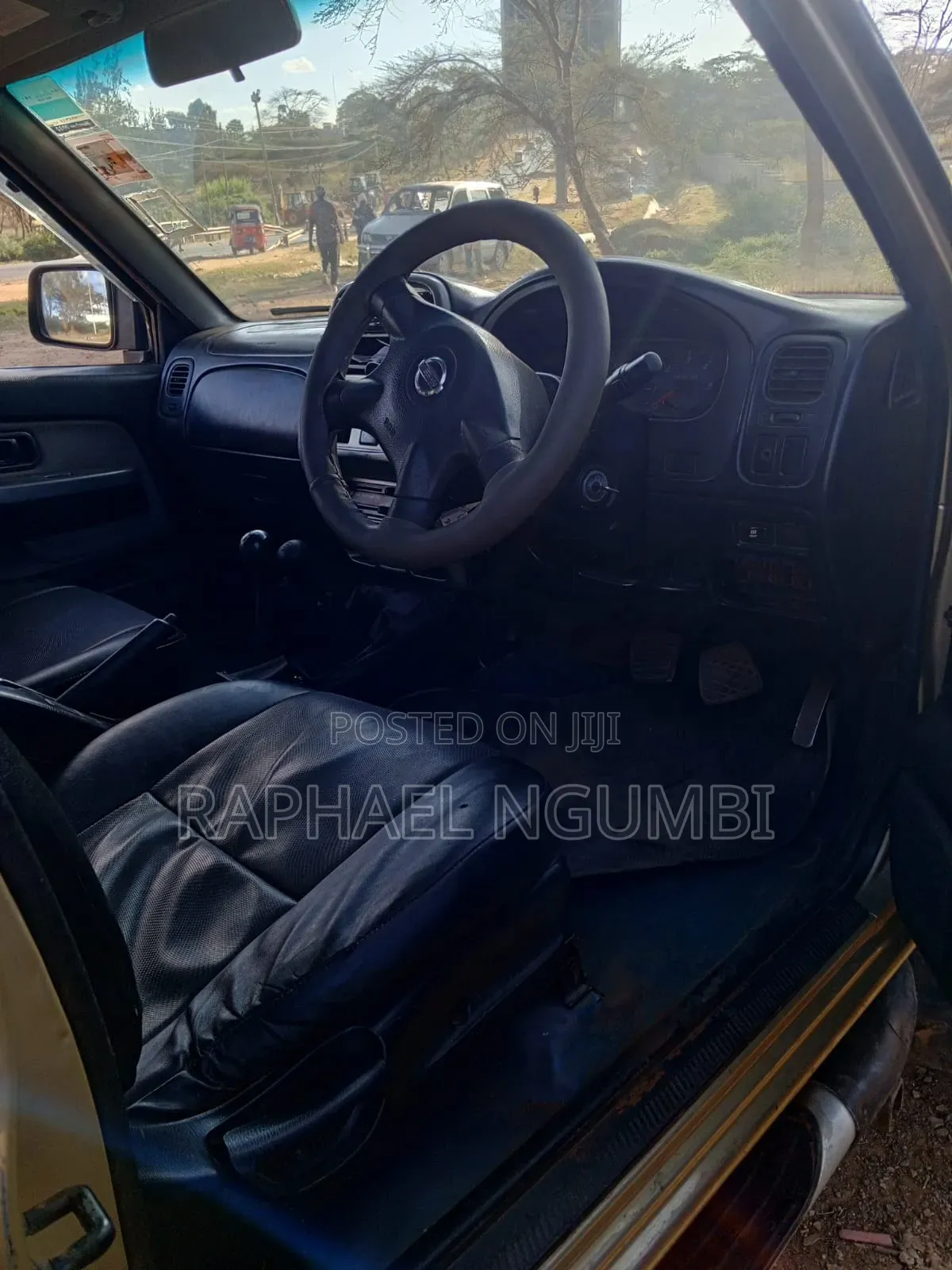 Nissan Navara 1999 Gold