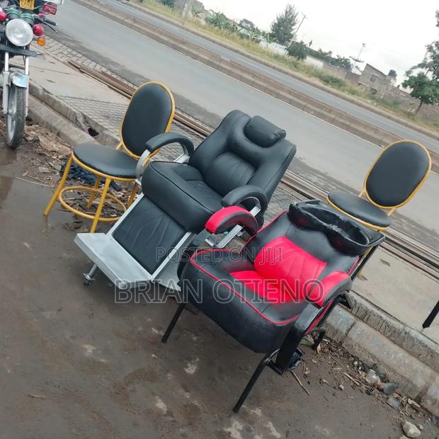 % Barber Classic Chairs and Sink - main view