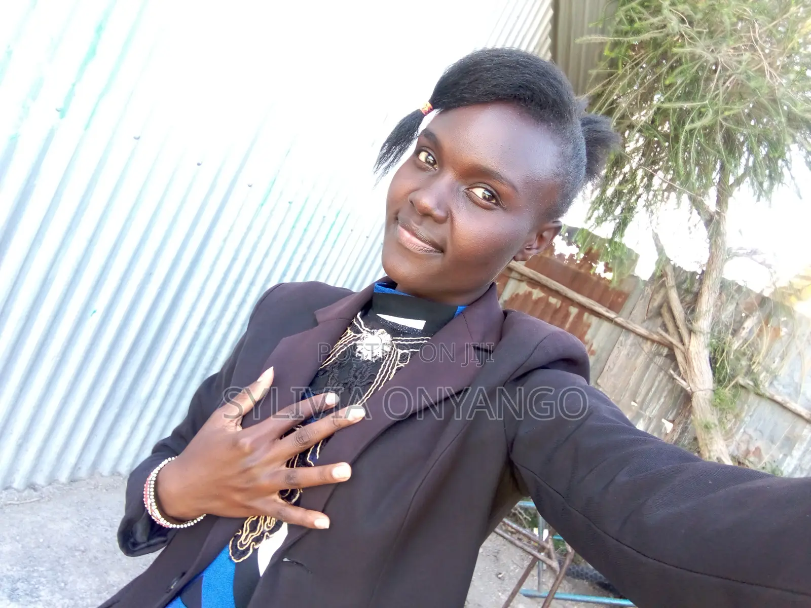 Seeking for a CV as a Shop Attendant