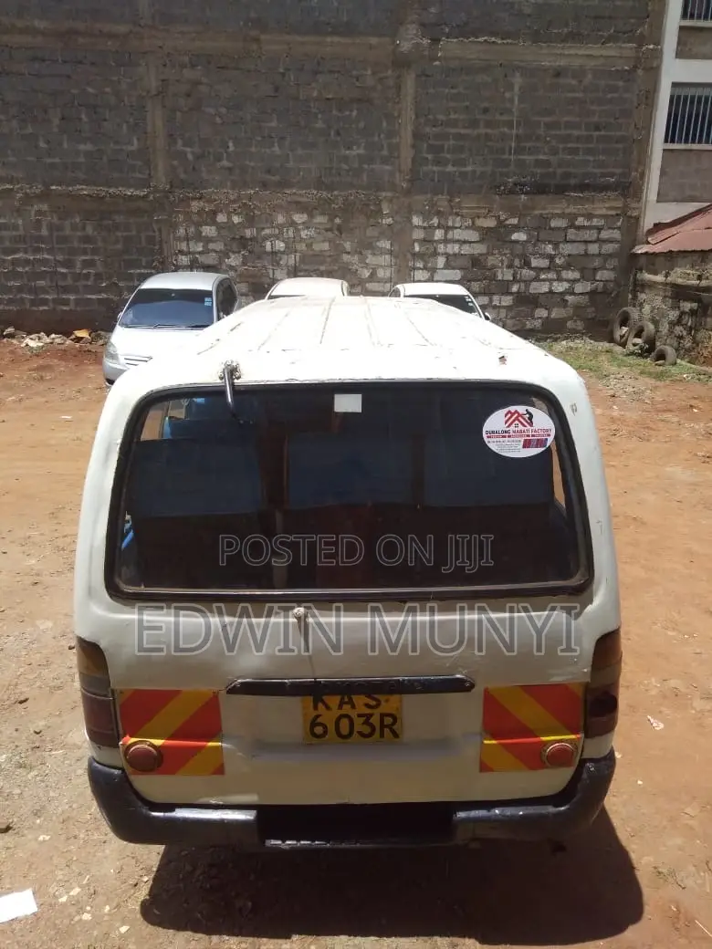 Toyota HiAce 2000 White