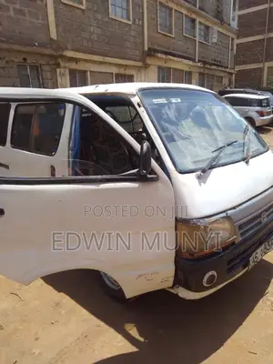 Toyota HiAce 2000 White