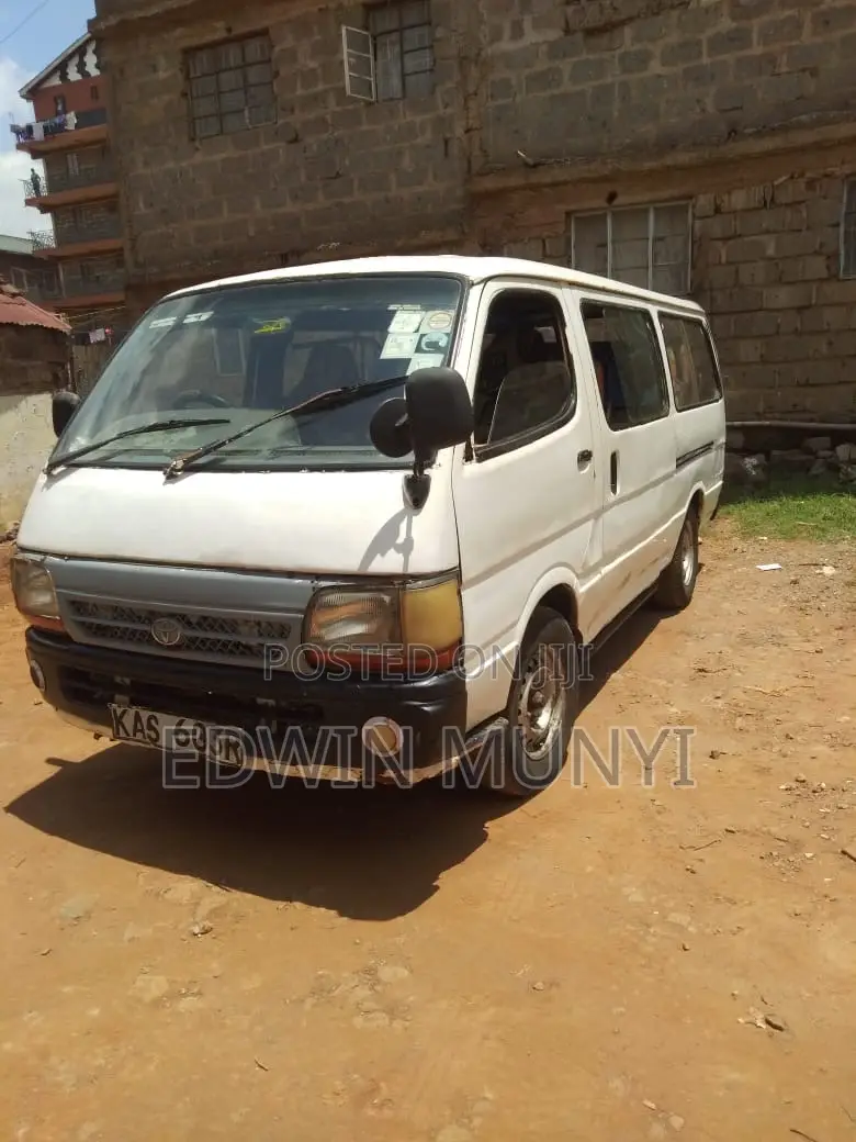 Toyota HiAce 2000 White