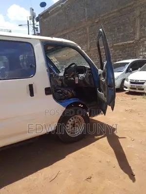 Toyota HiAce 2000 White