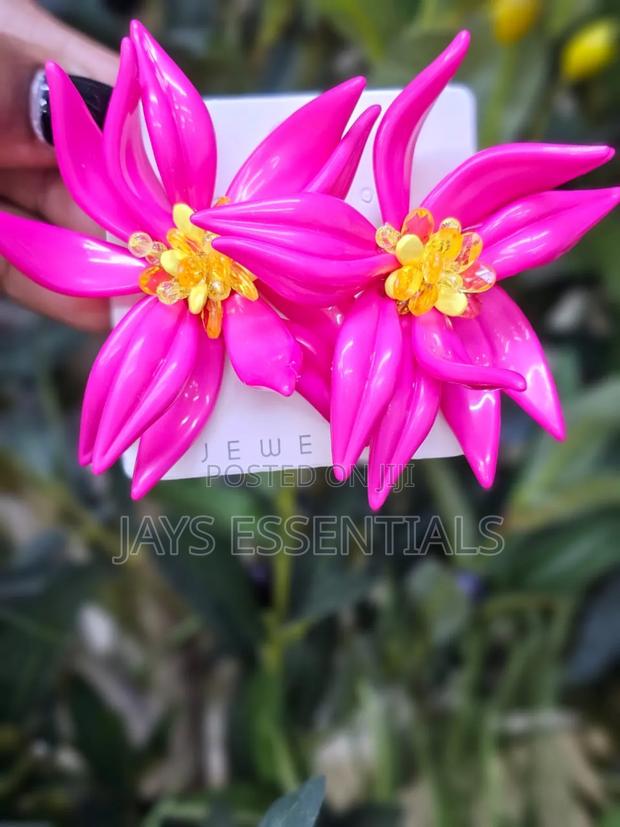 Bold Floral Earrings - thumbnail 5