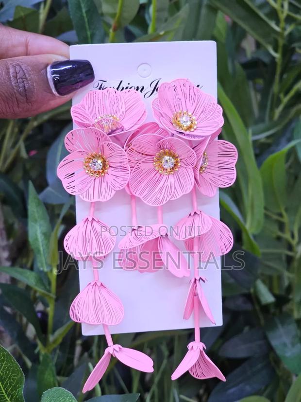 Bold Floral Earrings - thumbnail 8
