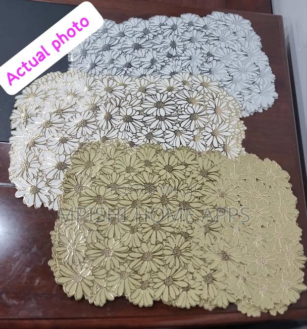 6pcs Waterproof Non Woven Table Mats (Silver and Golden) - main view