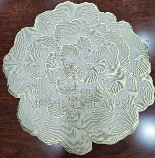 6pcs Waterproof Non Woven Table Mats (Silver and Golden) - thumbnail 2