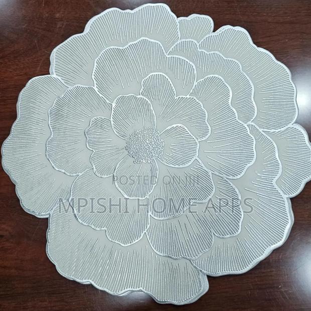 6pcs Waterproof Non Woven Table Mats (Silver and Golden) - thumbnail 4