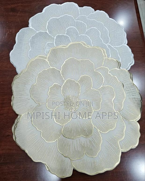 6pcs Waterproof Non Woven Table Mats (Silver and Golden) - thumbnail 6