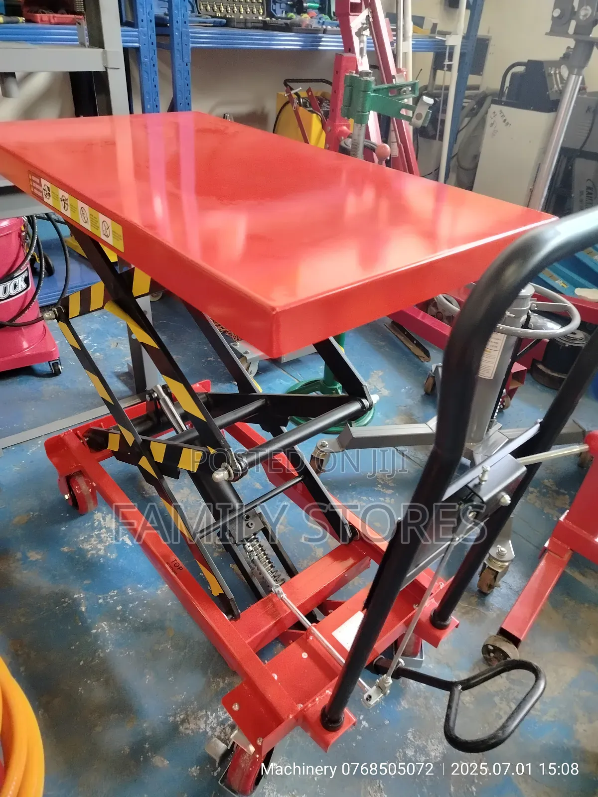 Hydraulic Engine Lift/Stand Machine Italian
